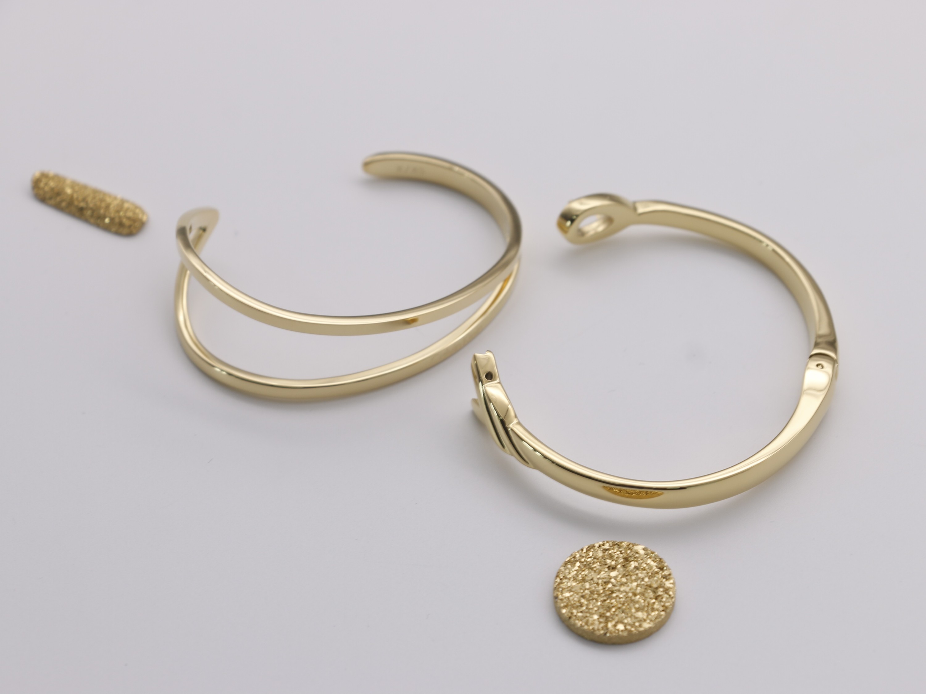 仿金色真空91香蕉影院在线观看